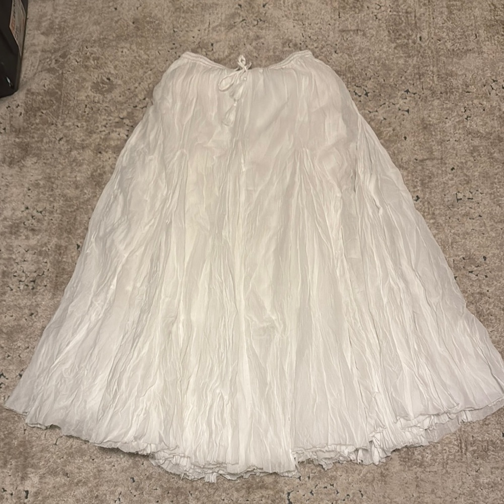 Elegant 12th Tribe White Women's Skirt - Size Small